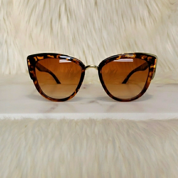 New Leopard Cateye Sunglasses with Gold Accents - Picture 4 of 7